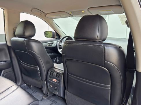 Used 2020 Nissan Pathfinder SL AWD/4WD image 38