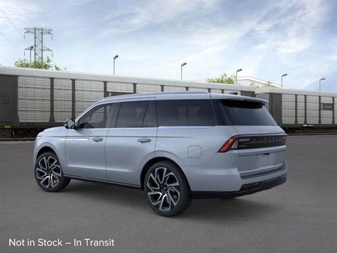 New 2026 Lincoln Navigator Reserve image 8