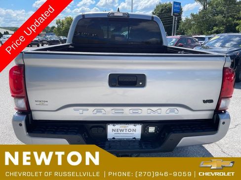 Used 2018 Toyota Tacoma TRD Off-Road w/ Technology Package RWD image 37