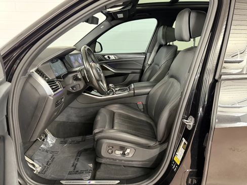 Used 2019 BMW X5 xDrive50i w/ M Sport Package AWD/4WD image 12