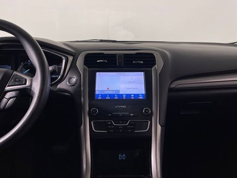 Used 2020 Ford Fusion SE image 16