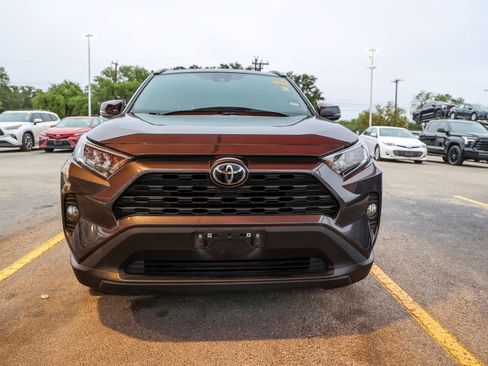 Used 2021 Toyota RAV4 XLE Premium FWD image 4