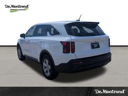 Used 2023 Kia Sorento LX image 7