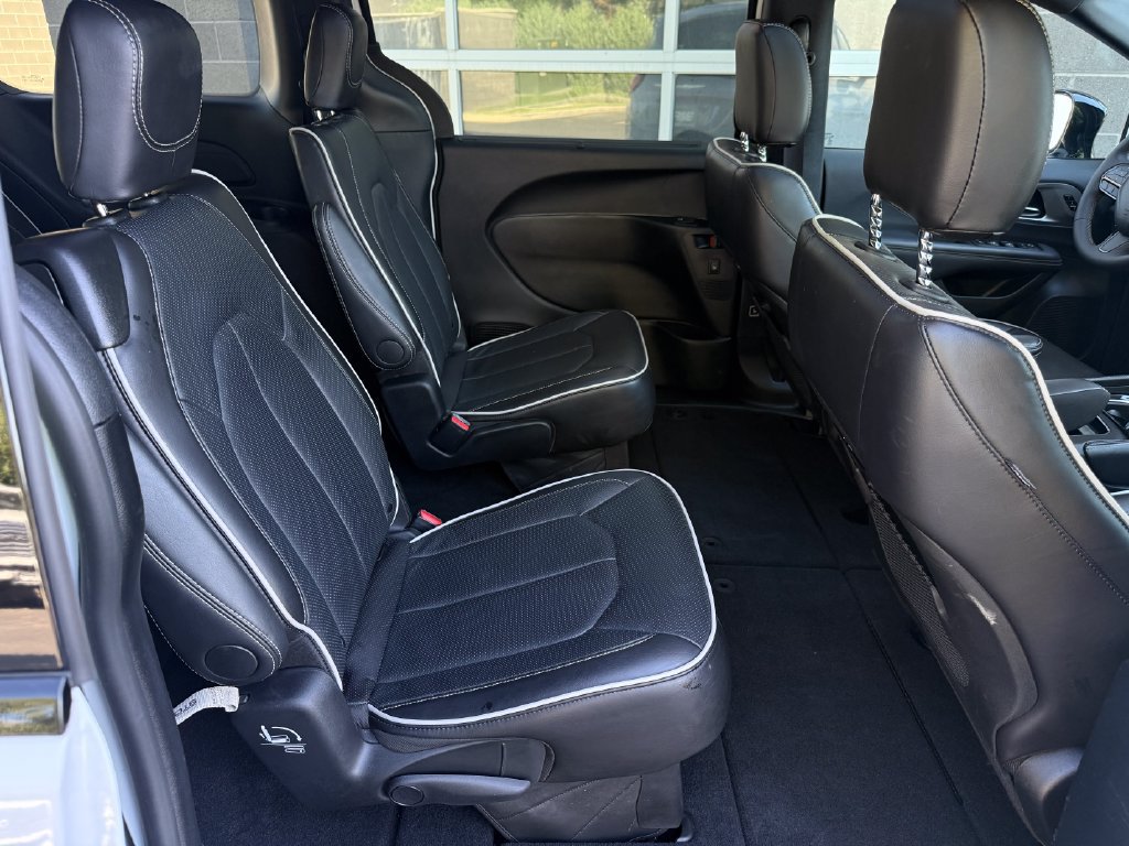 Used 2026 Chrysler Pacifica Limited w/ S Appearance Package FWD image 39