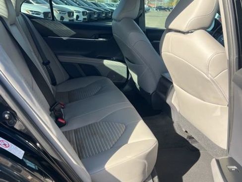 Used 2019 Toyota Camry SE w/ Carpet Mat Package image 23