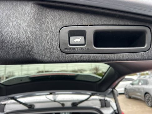 Used 2018 Honda CR-V Touring image 16