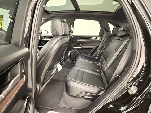 Certified 2025 Porsche Cayenne AWD/4WD image 14