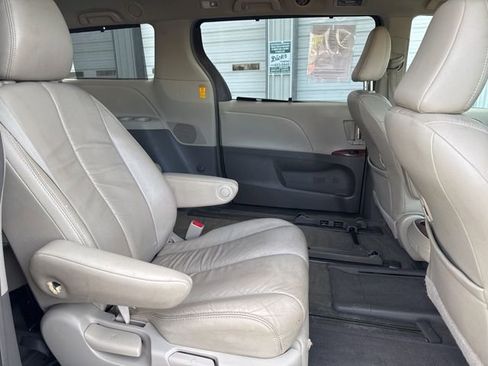 Used 2014 Toyota Sienna XLE AWD/4WD image 13