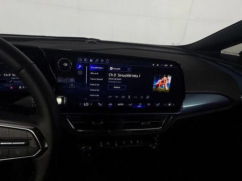 Used 2026 Chevrolet Equinox EV LT FWD image 20