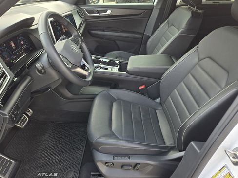 Used 2024 Volkswagen Atlas Cross Sport SEL R-Line image 18
