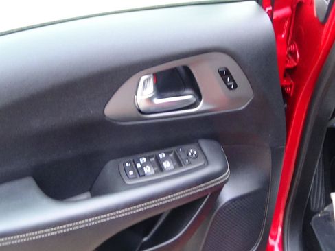 Certified 2025 Chrysler Pacifica Select FWD image 14