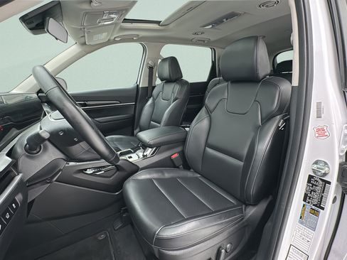 Used 2025 Kia Telluride S AWD/4WD image 14