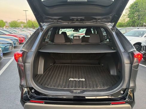 Used 2022 Toyota RAV4 SE w/ Convenience Package AWD/4WD image 8