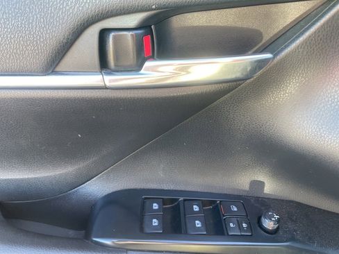 Used 2020 Toyota Camry SE image 16