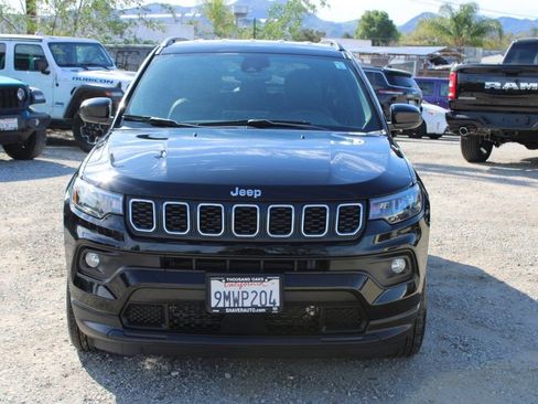 Used 2024 Jeep Compass Latitude image 2
