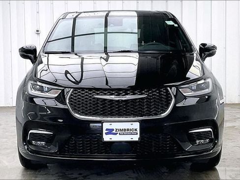 Used 2026 Chrysler Pacifica Limited FWD image 3