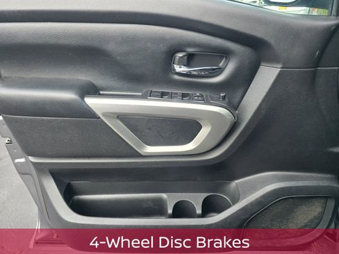 Used 2022 Nissan Titan SV AWD/4WD image 14