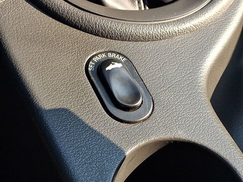 Used 2002 Ford Mustang GT RWD image 25