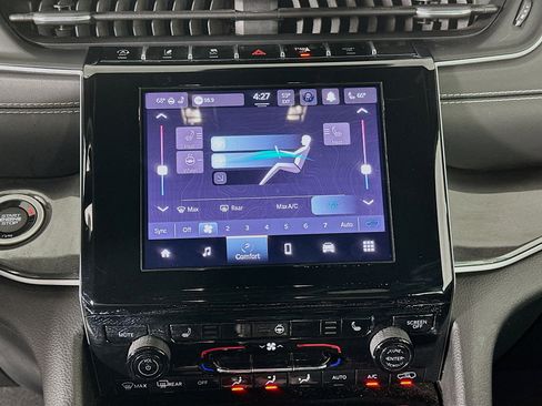 Used 2023 Jeep Grand Cherokee Altitude image 23