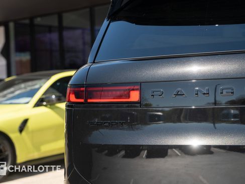 Used 2025 Land Rover Range Rover Sport Dynamic SE image 12