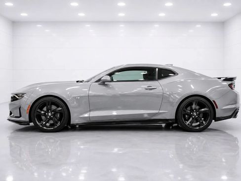 Used 2019 Chevrolet Camaro LT RWD image 2