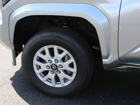 Used 2025 Toyota Tacoma SR5 AWD/4WD image 11