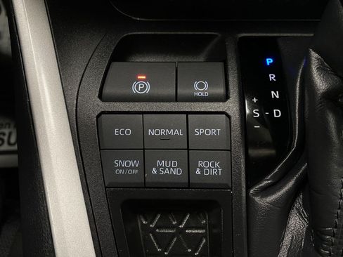 Used 2025 Toyota RAV4 XLE AWD/4WD image 24