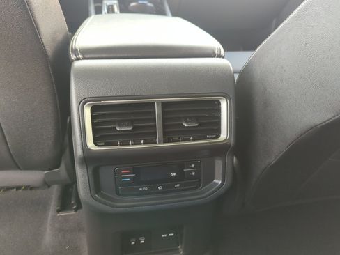 Certified 2025 Volkswagen Atlas SE image 31