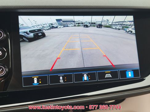 Used 2021 Buick Envision Avenir w/ Technology Package II image 22