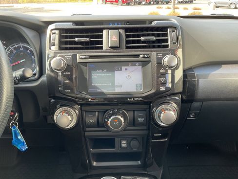 Used 2019 Toyota 4Runner TRD Off-Road Premium AWD/4WD image 19