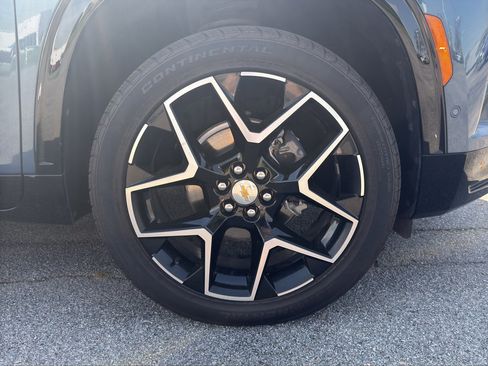 Used 2025 Chevrolet Traverse High Country FWD image 38
