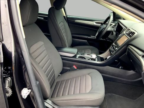 Used 2020 Ford Fusion SE FWD image 9