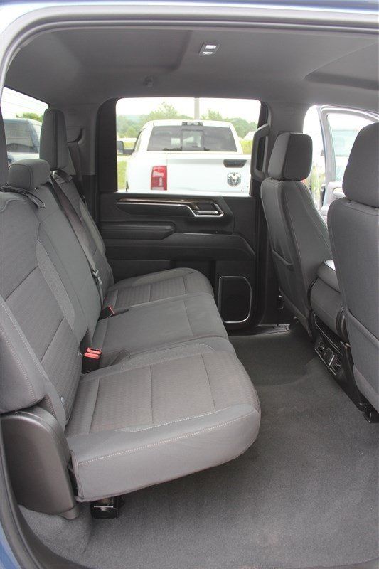Used 2025 Chevrolet Silverado 2500 LT w/ Convenience Package AWD/4WD image 16