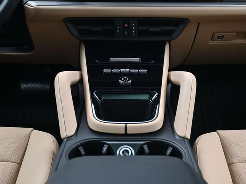 Certified 2026 Porsche Cayenne AWD/4WD image 10
