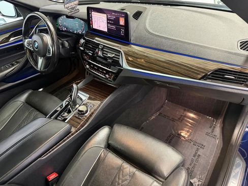 Used 2022 BMW M550i xDrive w/ Executive Package AWD/4WD image 30