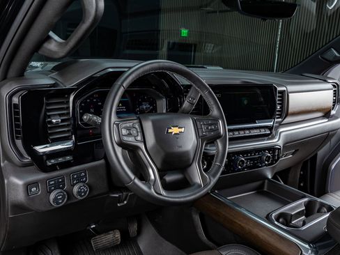 Used 2025 Chevrolet Silverado 2500 High Country w/ High Country Premium Package image 17