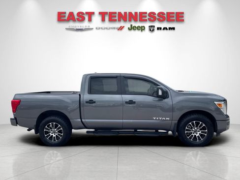Used 2023 Nissan Titan SV w/ SV Convenience Package RWD image 2