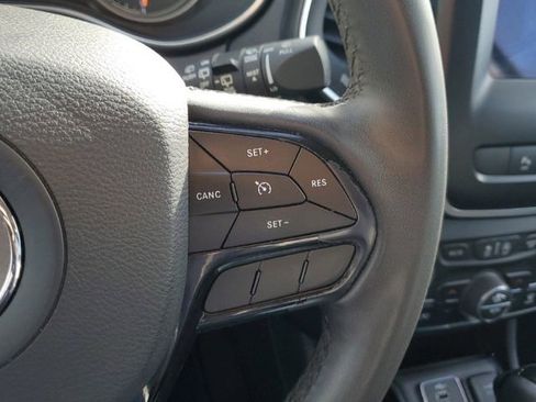 Used 2020 Jeep Cherokee Latitude Plus image 21