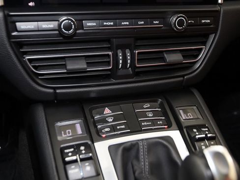 Used 2021 Porsche Macan S image 38