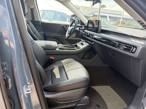 New 2026 Lincoln Aviator AWD image 7