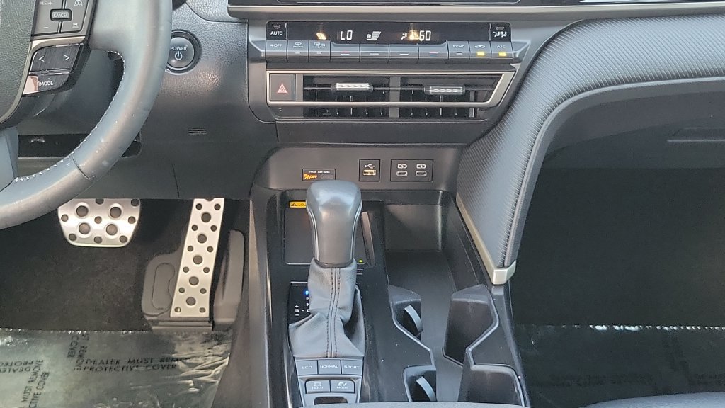 Used 2025 Toyota Camry SE w/ Convenience Package FWD image 14