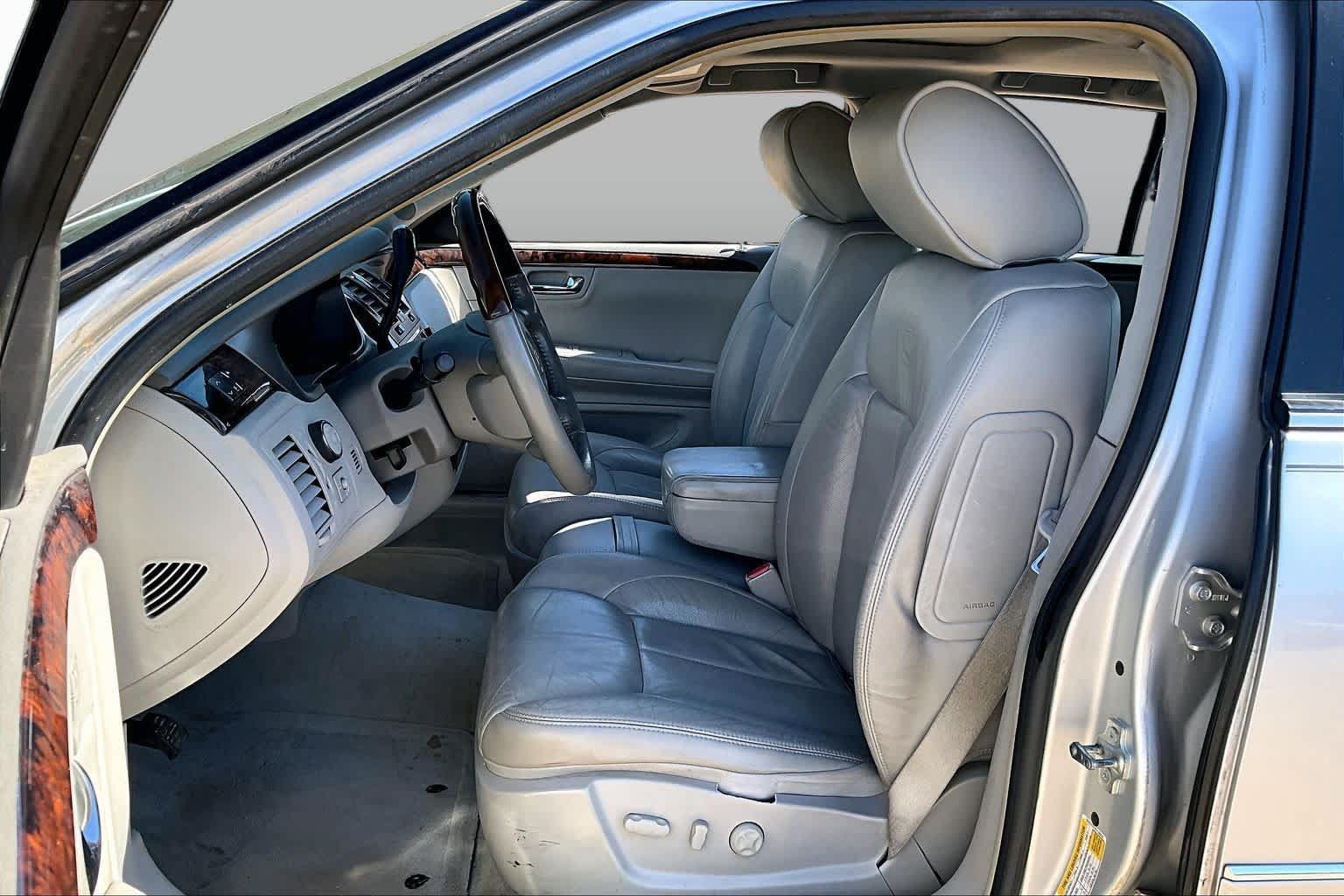 Used 2011 Cadillac DTS Luxury FWD image 7