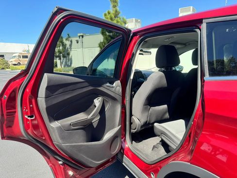 Used 2013 Ford Escape SE FWD image 29