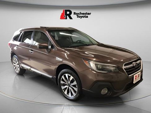Used 2019 Subaru Outback 2.5i Touring AWD/4WD image 1