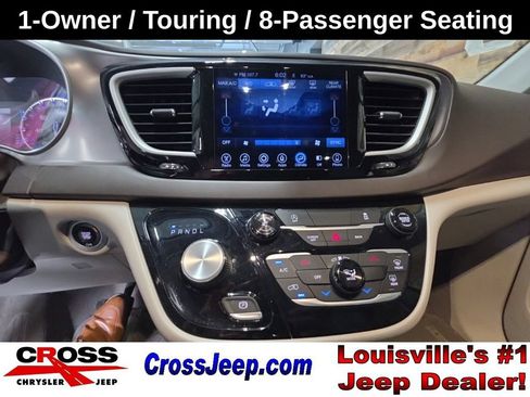 Used 2017 Chrysler Pacifica Touring FWD image 9