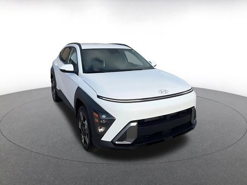 Used 2025 Hyundai Kona SEL image 3