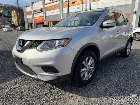 Used 2016 Nissan Rogue SV image 1