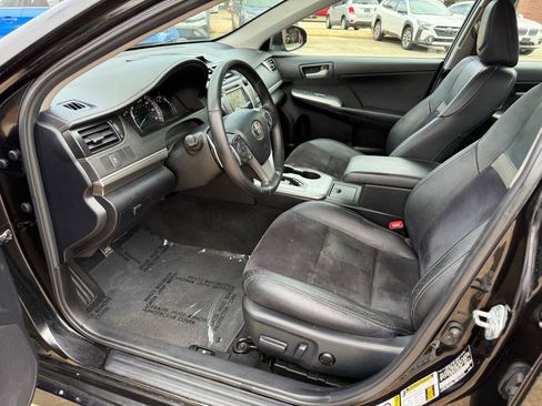 Used 2012 Toyota Camry SE FWD image 11