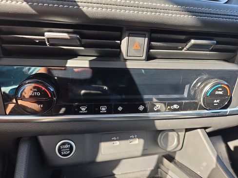 Used 2023 Nissan Rogue SV image 14