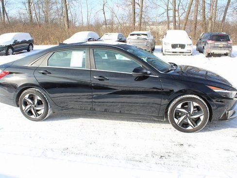 Used 2023 Hyundai Elantra Limited image 2